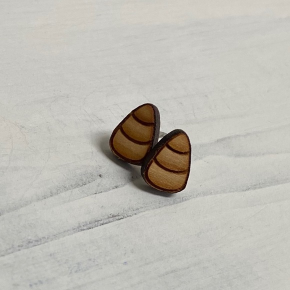 Halloween 🎃 Earrings - Picture 2 of 3